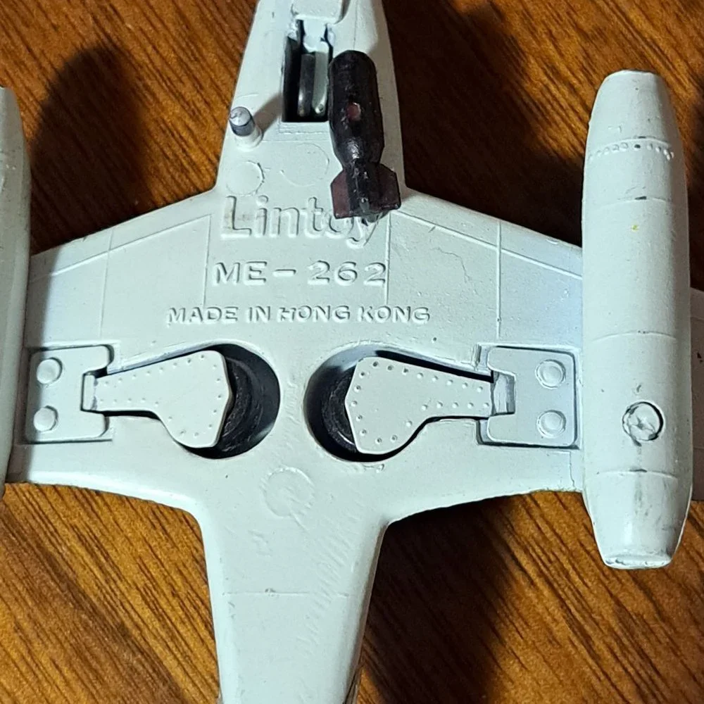 Lintoy diecast airplane landing gear 4.5" x 5.25" - Picture 4 of 5